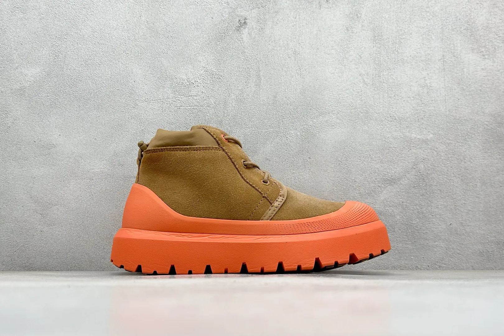 🐲💰 560 Support store UGG sheepskin integrated snow boots Autumn and winter classic outdoor Tasman snow boots Official synchronized packaging Inspection standard The material is made of original anti-fouling and waterproof leather Sheepskin integrated non-slip and wear-resistant light wing outsole Full of warmth performance, must be a good product in cold seasons Item number: 1143991 Size: 35-45